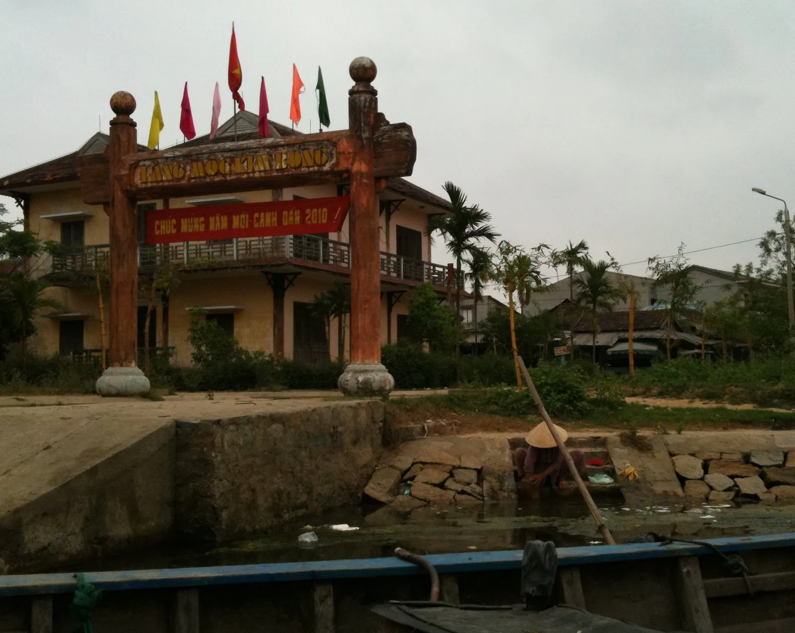 Ảnh chụp cổng làng mộc Kim Bồng ở Hội An